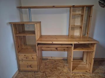 Bureaux en pin beschikbaar voor biedingen
