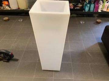 Lichtgevende design bloempot beschikbaar voor biedingen
