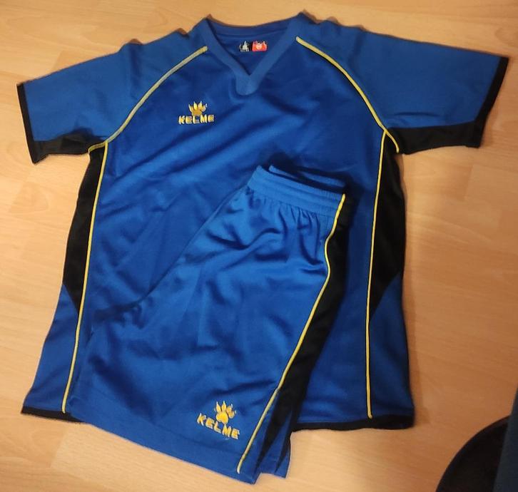 S small trainingset sporttenue Kelme blauw oranje/geel, Sport en Fitness, Voetbal, Zo goed als nieuw, Set, Maat S, Verzenden