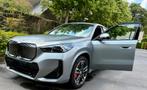 BMW iX1 xDrive30 | Frozen Grey | M Sportpakket Pro |, Auto's, Automaat, 0 cilinders, Zwart, Alcantara