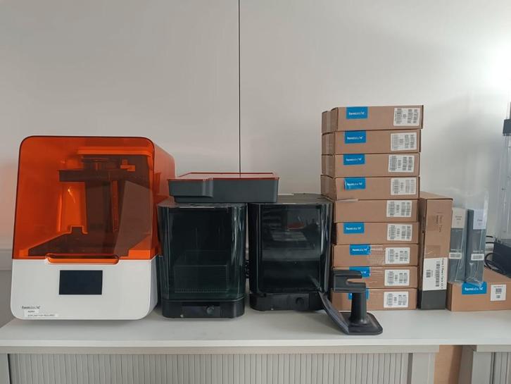 Formlabs FORM 3B - Station Wash & Cure + 9 cartridge neuve, Informatique & Logiciels, 3D Imprimantes, Utilisé, Wi-Fi intégré, Enlèvement