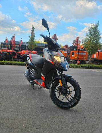 Aprilia SR Motard 125cc 4 temps 2015 11 410 km - en parfait, Autres modèles, Enlèvement ou Envoi, 125 cm³, Utilisé