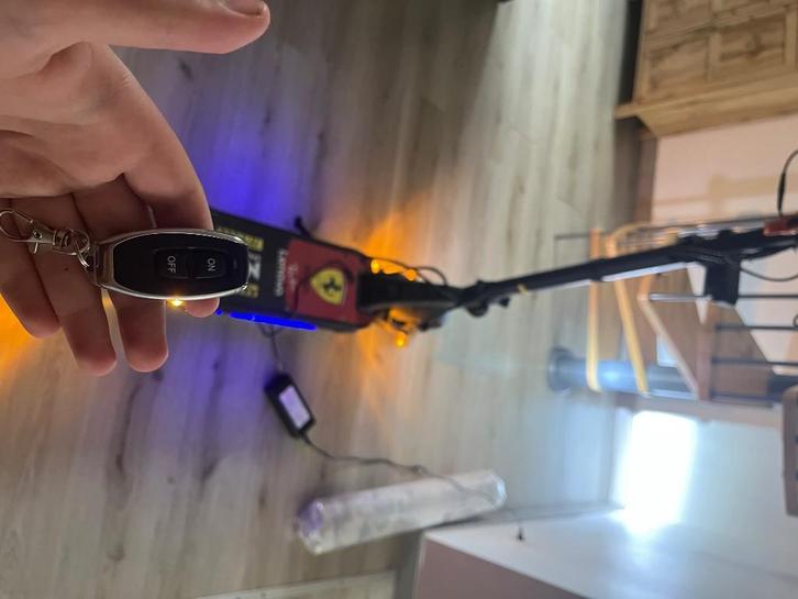 Trottinettes électriques, Fietsen en Brommers, Steps, Zo goed als nieuw, Elektrische step (E-scooter), Ophalen