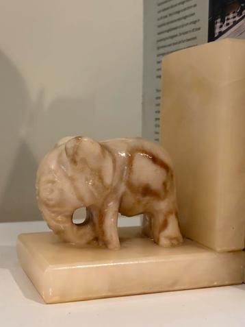 Vintage onyx marmer boekensteunen olifant beschikbaar voor biedingen