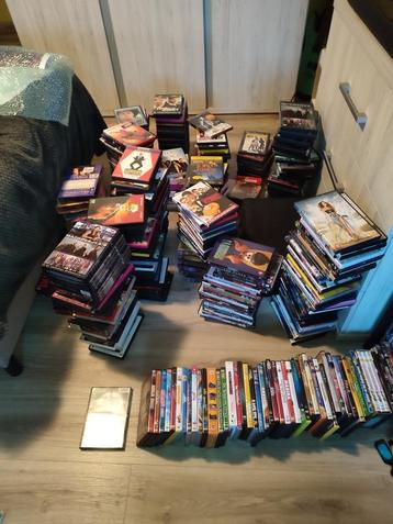 Lot van meer dan 400 dvd's uit eigen collectie + 3 dvdmappen beschikbaar voor biedingen