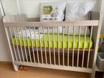 Meegroeibed en complete babybedset in zeer goede staat, Sommier à lattes, Comme neuf, Moins de 140 cm, Enlèvement