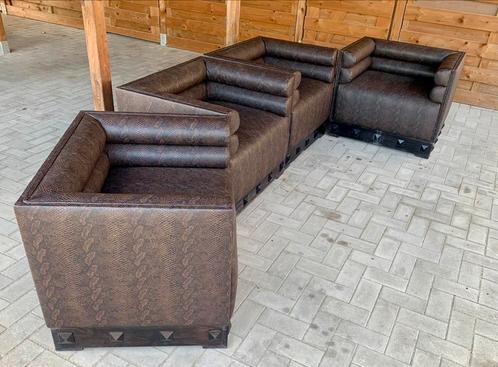 Set van 4 Brutalist fauteuils afkomstig van hotel La Réserve, Huis en Inrichting, Zetels | Voetbanken en poefs, Zo goed als nieuw