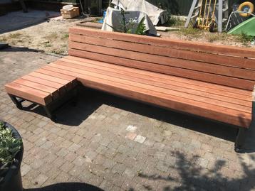 Tuinbank beschikbaar voor biedingen