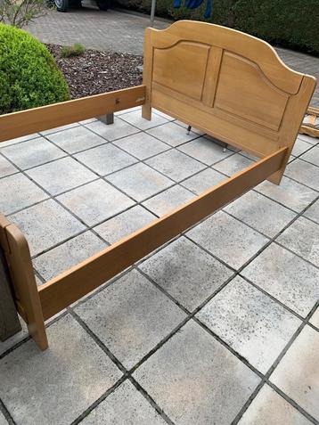 Bed 160x200 met verstelbare latoflexen beschikbaar voor biedingen