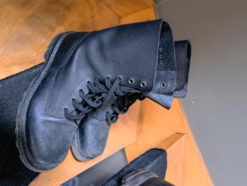 Legerboots beschikbaar voor biedingen