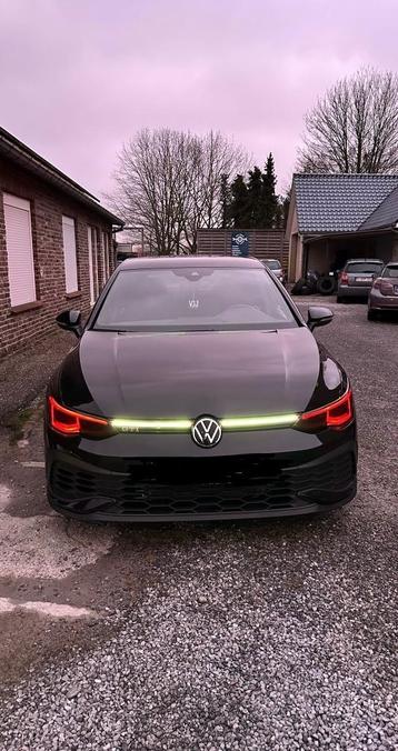 2 kappen voor Volkswagen golf 8 rood licht beschikbaar voor biedingen