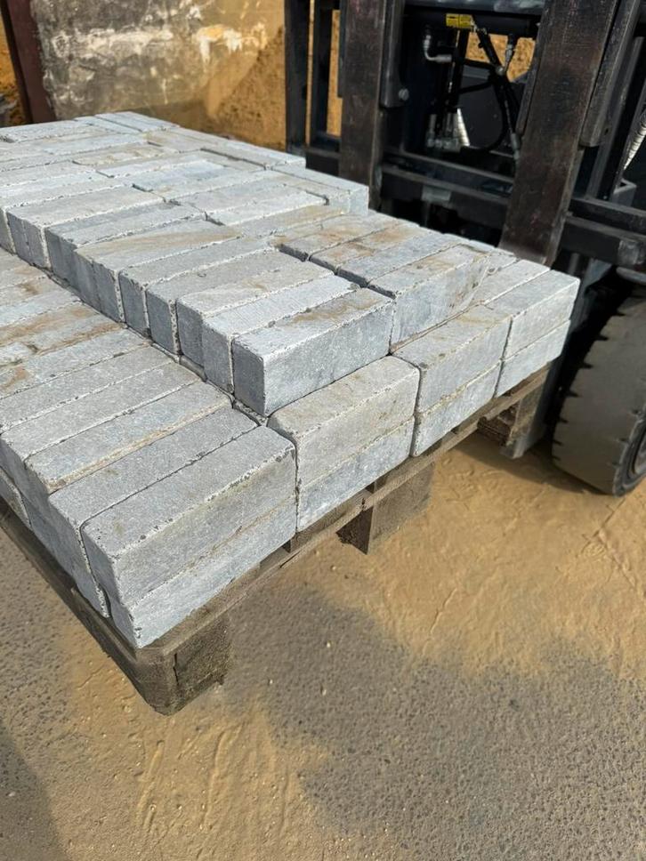 Déstockage de pavés en pierre bleue – vendu dans l’état, Jardin & Terrasse, Pavé & Dalles, Enlèvement