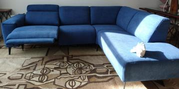 Prachtige blauwe L-vormige zetel met relaxfunctie