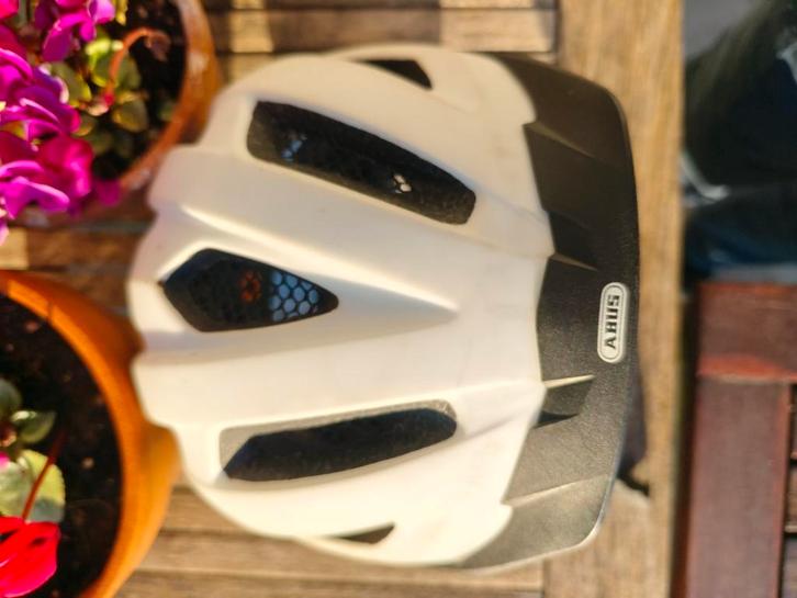 Fietshelm ABUS wit - dames of heren met ledlamp, Fietsen en Brommers, Fietsaccessoires | Fietshelmen, Zo goed als nieuw, Ophalen of Verzenden