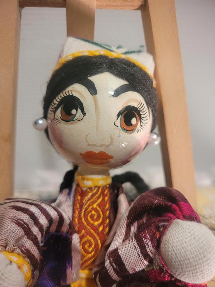 Poupée folklorique d'Ouzbékistan  articulée, Antiek en Kunst, Kunst | Niet-Westerse kunst, Ophalen of Verzenden