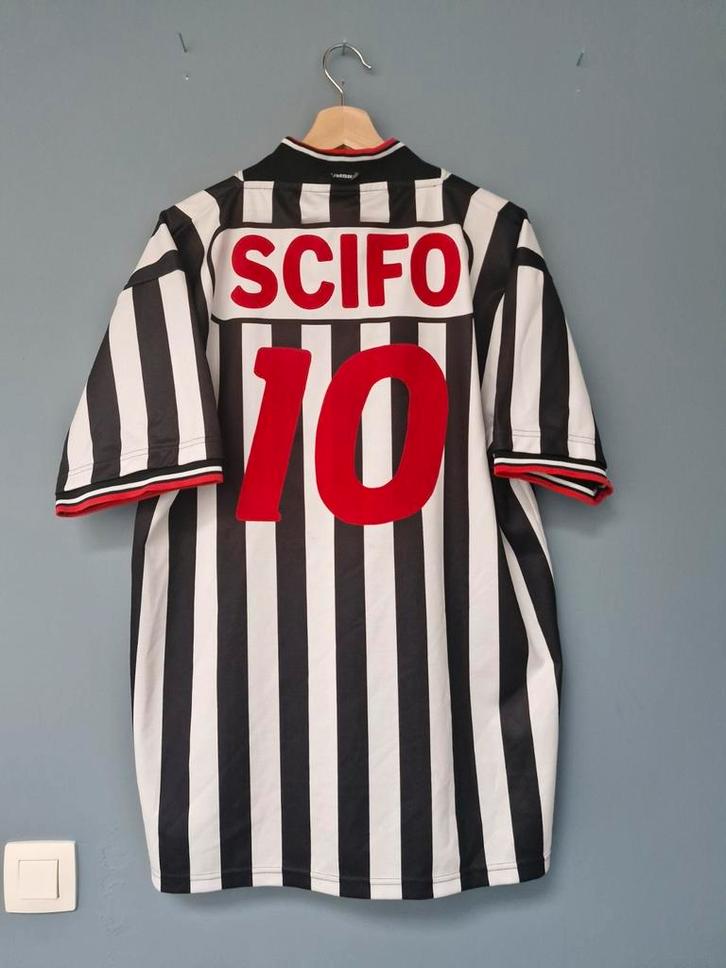 RCS Charleroi 2000-01 Home Shirt – Umbro – XL – #10 Scifo, Verzamelen, Sportartikelen en Voetbal, Shirt, Ophalen of Verzenden