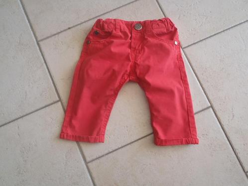 rode broek maat 62, Kinderen en Baby's, Babykleding | Maat 62, Zo goed als nieuw, Jongetje, Broekje, Ophalen