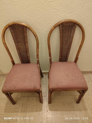 Deux chaises beschikbaar voor biedingen
