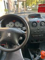 Te koop peugeot partner benzine 800 euro, Auto's, Voorwielaandrijving, Zwart, Particulier, Elektrische ramen