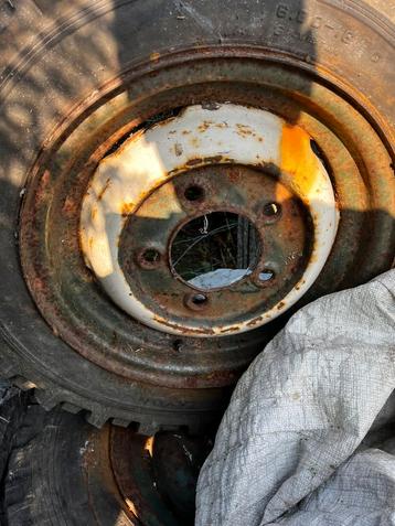 Land rover velgen beschikbaar voor biedingen