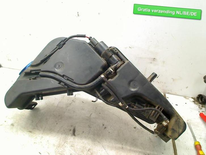 RUITENSPROEIERRESERVOIR Audi Q5 (8RB) (3B7955681), Auto-onderdelen, Ruiten en Toebehoren, Audi, Gebruikt