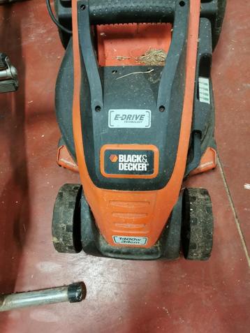 Grasmachine black & decker 1400W 34cm, Tuin en Terras, Grasmaaiers, Ophalen, Gebruikt, Elektrische grasmaaier, 30 t/m 39 cm