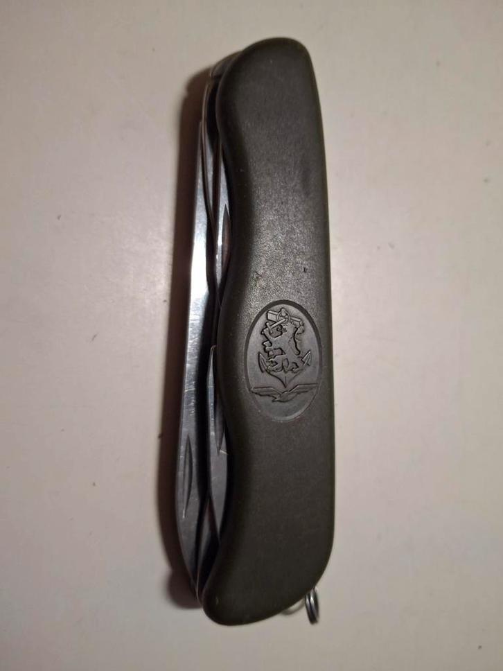 Victorinox Legermes - "Feldjäger" Editie (Duitse

Militaire, Caravans en Kamperen, Kampeergereedschap, Zo goed als nieuw, Ophalen of Verzenden