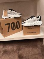 Yeezy Boost 700 MNVN blanc, Vêtements | Femmes, Neuf, Enlèvement ou Envoi, Adidas, Sneakers et Baskets