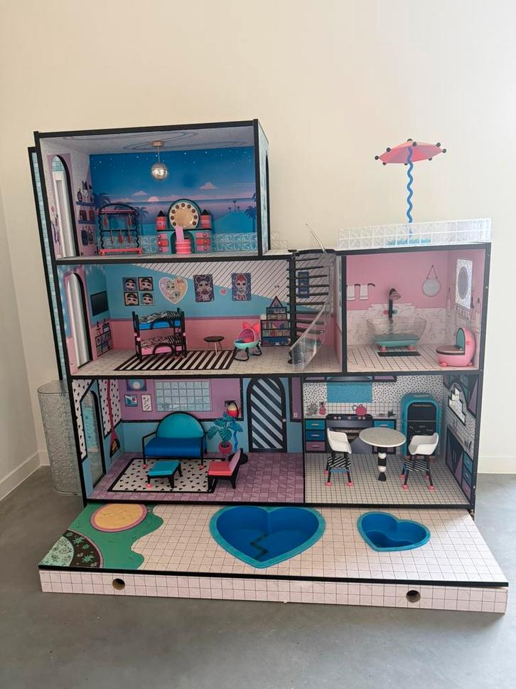Groot poppenhuis incl. meubeltjes, Kinderen en Baby's, Speelgoed | Poppenhuizen, Gebruikt, Poppenhuis, Ophalen