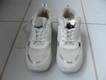 Chaussure basket, blanche, pointure 37 beschikbaar voor biedingen