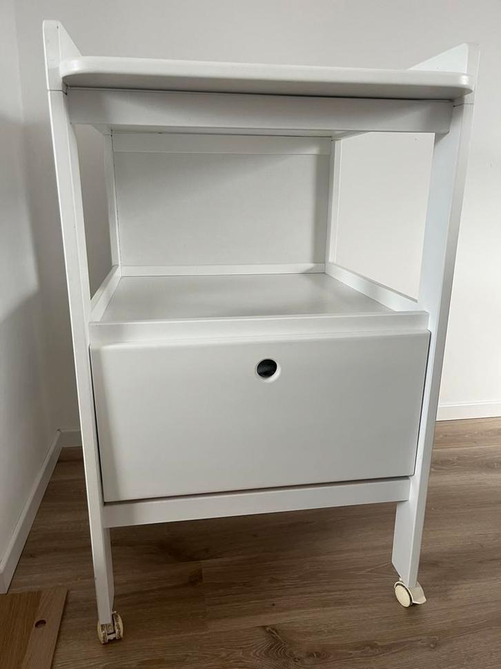 Witte verzorgingstafel met lade en wieltjes, Kinderen en Baby's, Kinderkamer | Commodes en Kasten, Gebruikt, Commode, 105 cm of meer