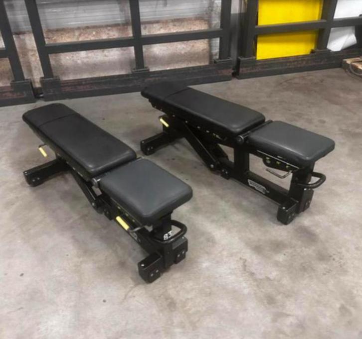 2 Technogym Pure Strength Adjustable Bench, Sport en Fitness, Fitnessmaterialen, Gebruikt, Fitnessbank, Ophalen