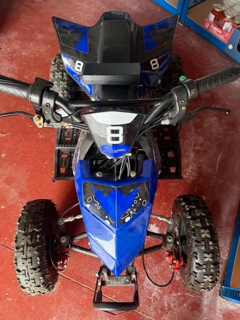 R800W-36V Mini elektrische quad voor kinderen met de helm, Kinderen en Baby's, Speelgoed | Buiten | Accuvoertuigen, Zo goed als nieuw