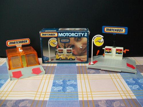 Matchbox Garage Motorcity 2-4 - 1985 - Benzinestation Retro, Collections, Marques & Objets publicitaires, Utilisé, Ustensile, Enlèvement ou Envoi