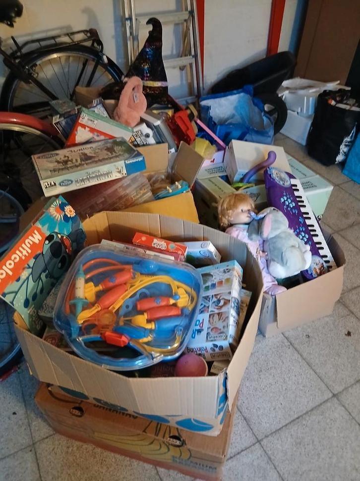 Alleshande speelgoed / verkleedkledij voor goede zaak, Diversen, Rommelmarktspullen, Ophalen