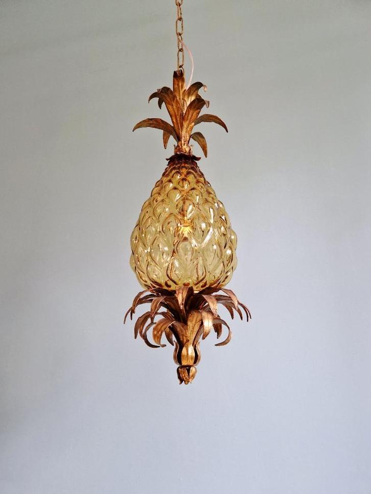 Ananassuspensie in goudkleurig metaal en amberkleurig glas, Antiek en Kunst, Antiek | Verlichting, Ophalen of Verzenden