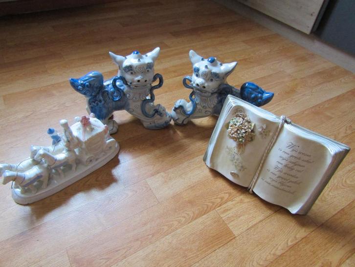 MOOIE BEELDEN 4 stuks, Verzamelen, Beelden en Beeldjes, Zo goed als nieuw, Overige typen, Ophalen