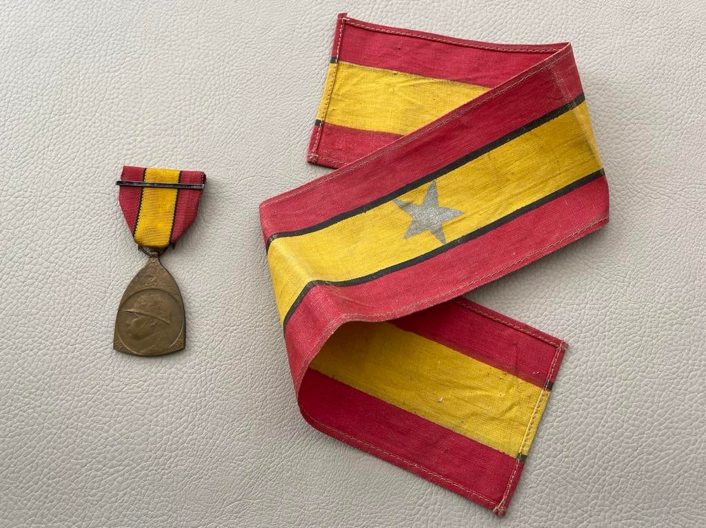 Lot 67 : Bracelet 14-18 (médaille séparément), Collections, Objets militaires | Général, Enlèvement ou Envoi