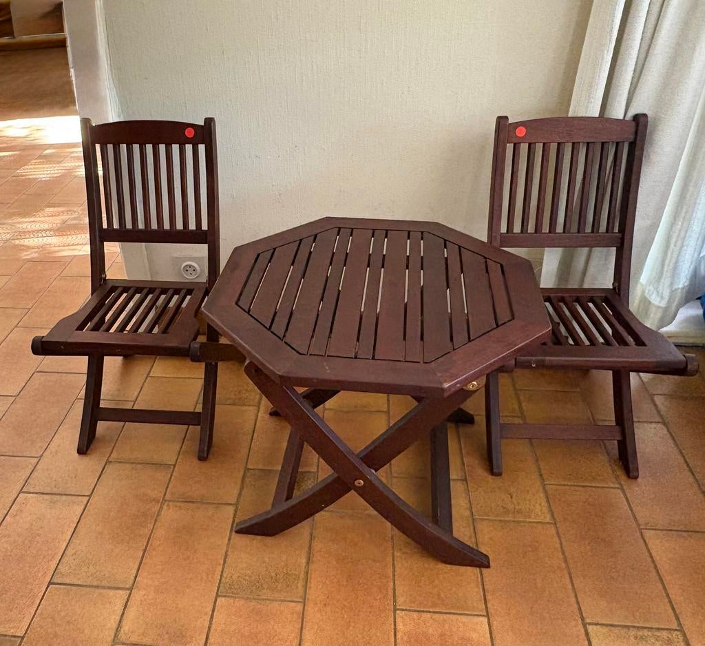 Kindertafeltje en twee bijpassende stoeltjes in massief hout, Kinderen en Baby's, Ophalen, Zo goed als nieuw, Tafel(s) en Stoel(en)