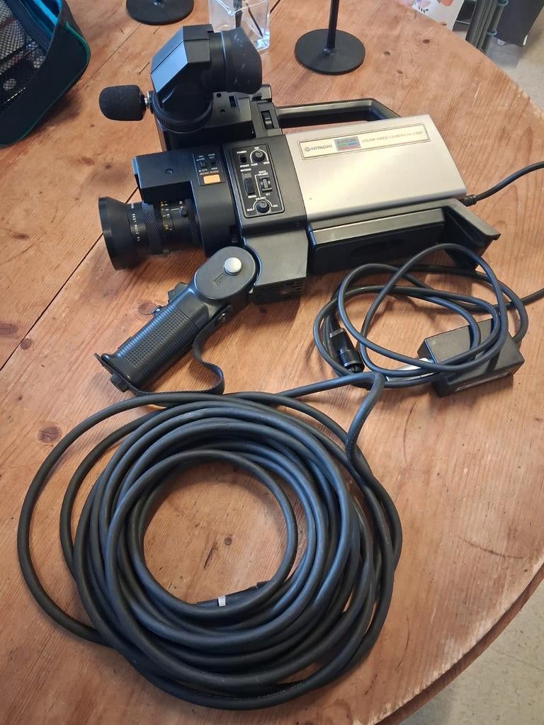 Hitachi color video camera VK-C850, Ophalen