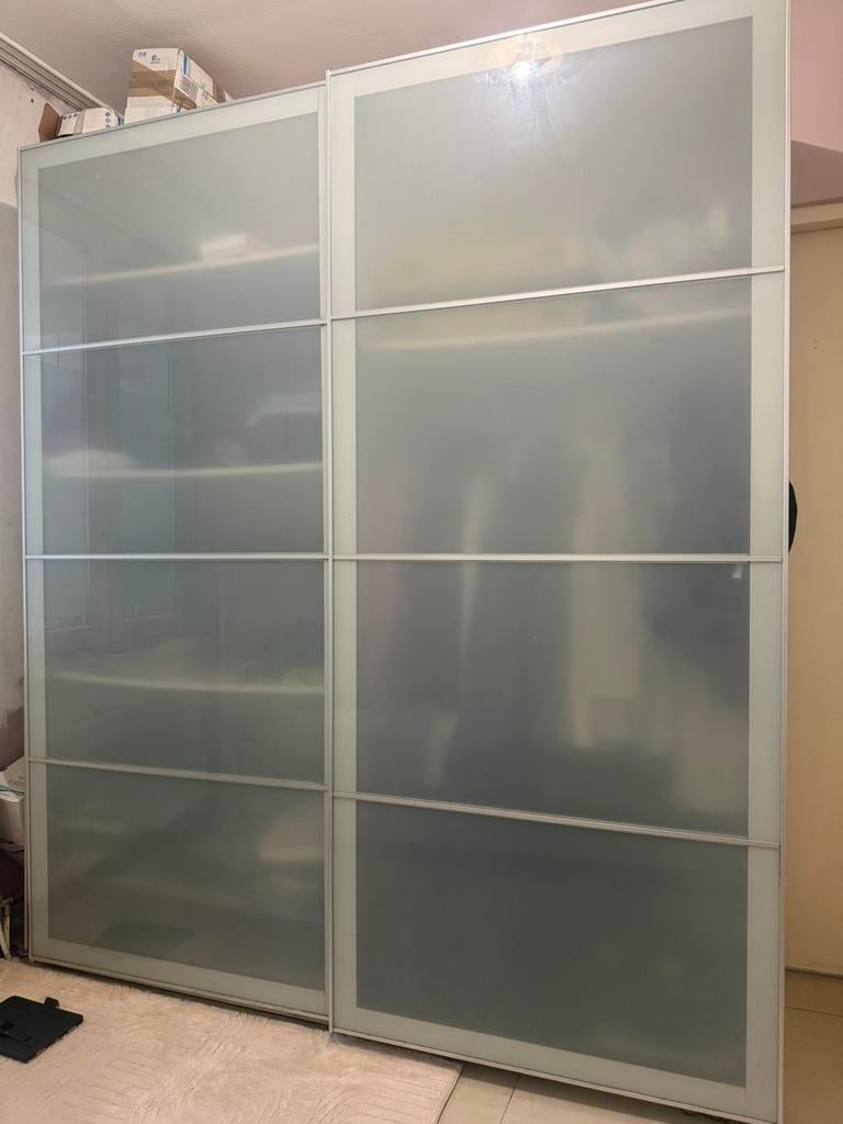 GRATIS KAST, Enlèvement, Comme neuf