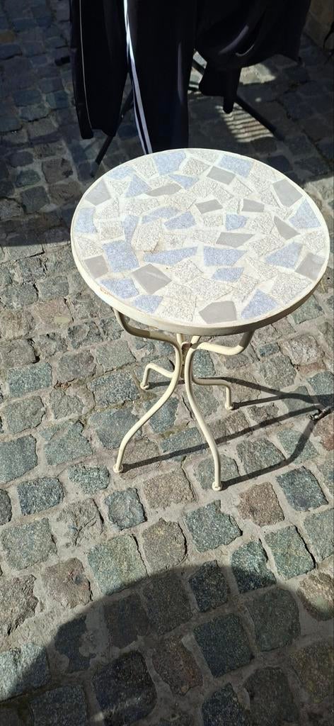 Decoratie tafeltje, Ophalen