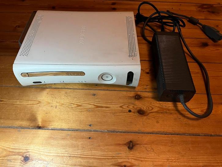 Xbox 360 Fat (Blanche) avec Disque Dur - Pour Pièces / HS, Consoles de jeu & Jeux vidéo, Consoles de jeu | Xbox 360, Comme neuf