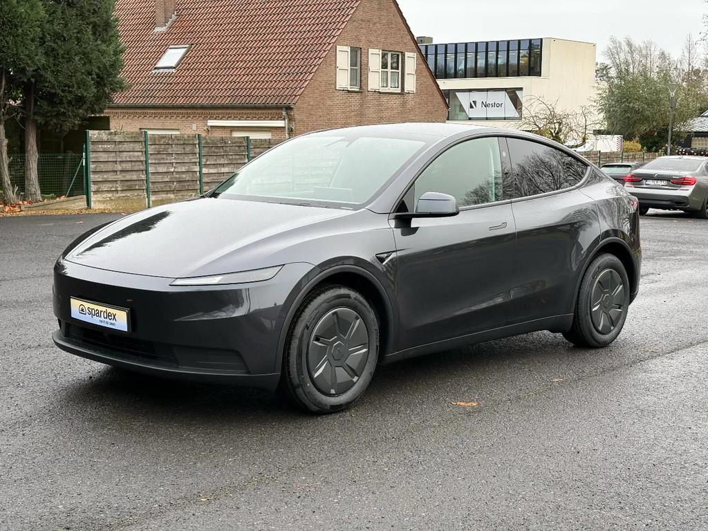 Tesla Model Y Standard | Leasing (automatique), Autos, Tesla, Cuir, Argent ou Gris, Achat, Euro 6