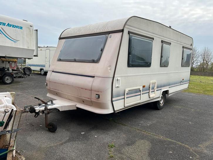 Adria - forma  5 mt, Caravanes & Camping, Caravanes, Particulier, Adria, Réfrigérateur, Enlèvement