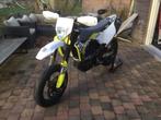Husqvarna 701 supermoto de 2022 avec 2382 km.  11000€, Motos, Particulier, 1 cylindre, SuperMoto