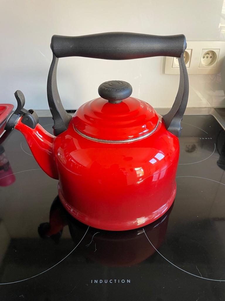 BOUILLOIRE Le Creuset, Le Creuset, Rouge, Enlèvement ou Envoi, Autres matériaux