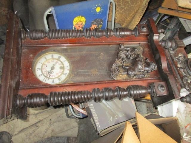 Zeer oude wandklok, Ophalen