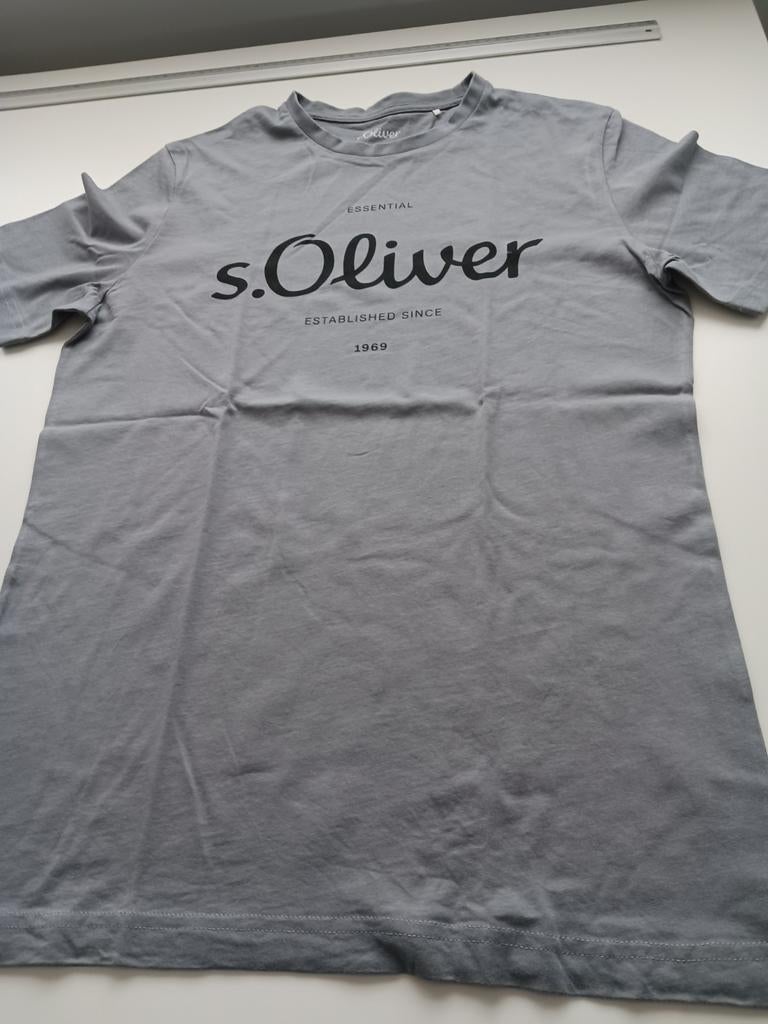 Grijze t-shirt merk S Oliver net als nieuw te koop. Maat M, Kleding | Heren, T-shirts, Ophalen, Zo goed als nieuw, Maat 48/50 (M)