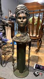 Sokkel met beeld, Antiek en Kunst, Kunst | Beelden en Houtsnijwerken, Ophalen, Beeld